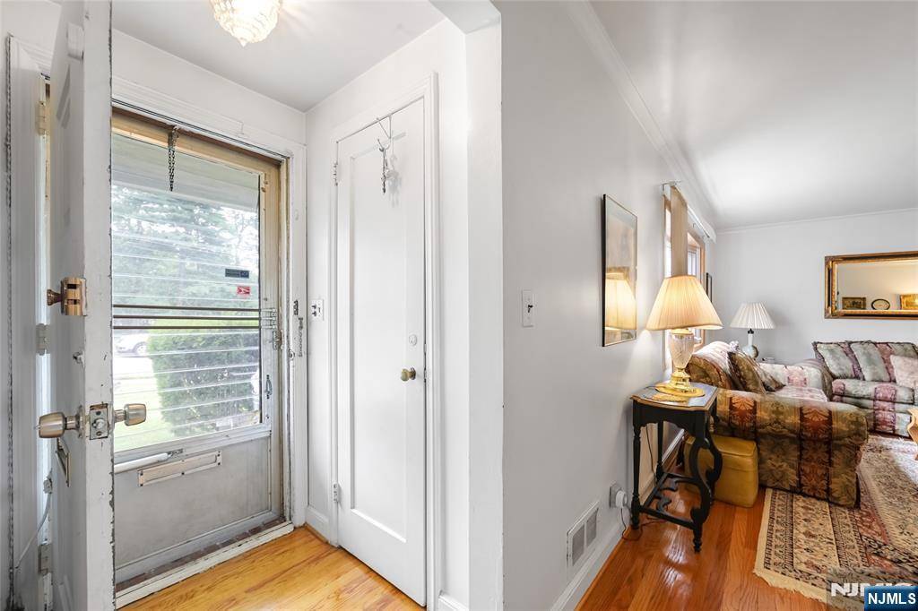 Teaneck, NJ 07666,16 Vandelinda AVE