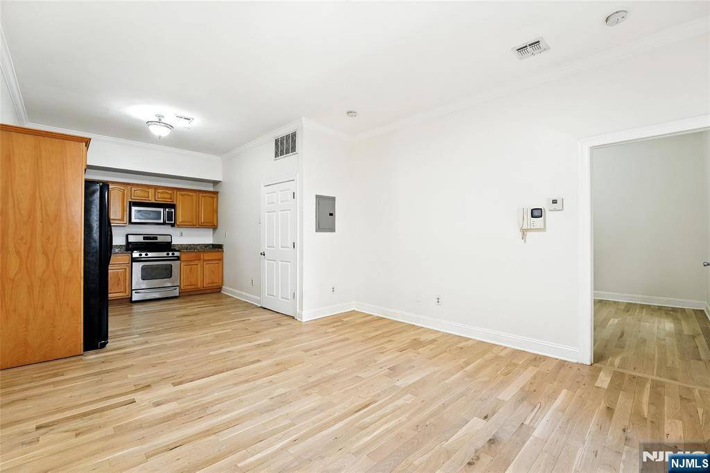 Jersey City, NJ 07306,85 Broadway #1E