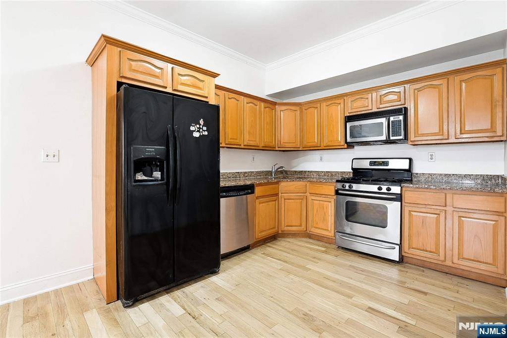 Jersey City, NJ 07306,85 Broadway #1E