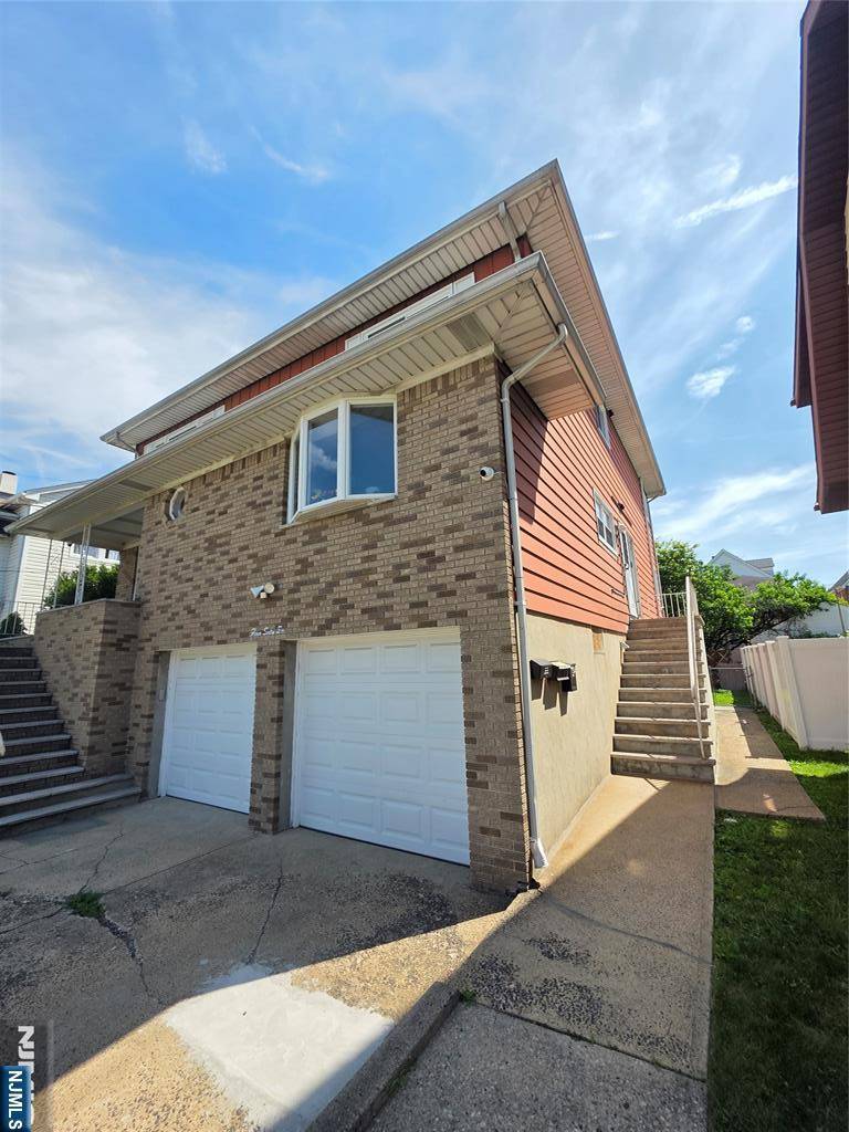Hackensack, NJ 07601,466 Jackson AVE #2