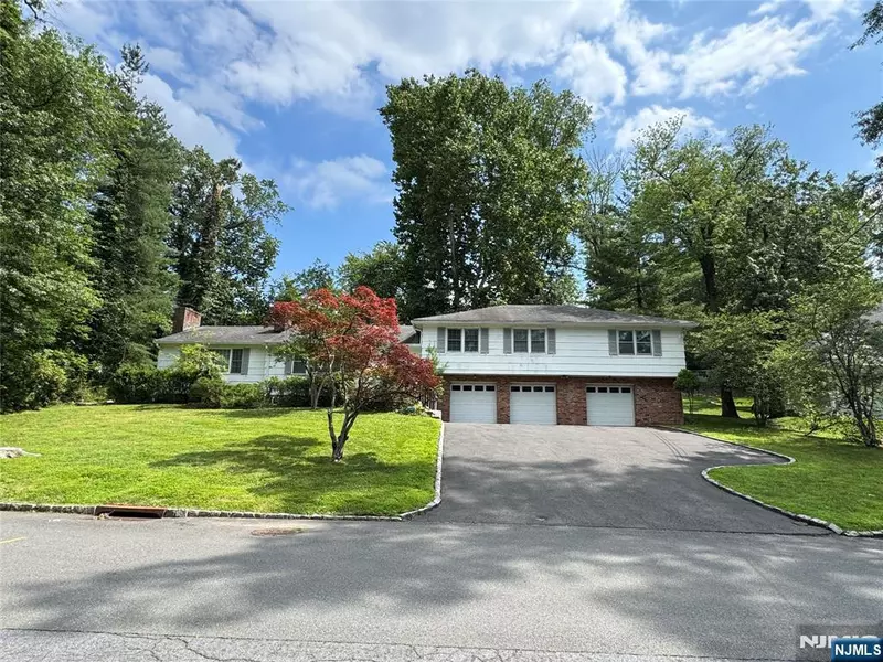 80 Canoe Brook RD, Millburn, NJ 07078