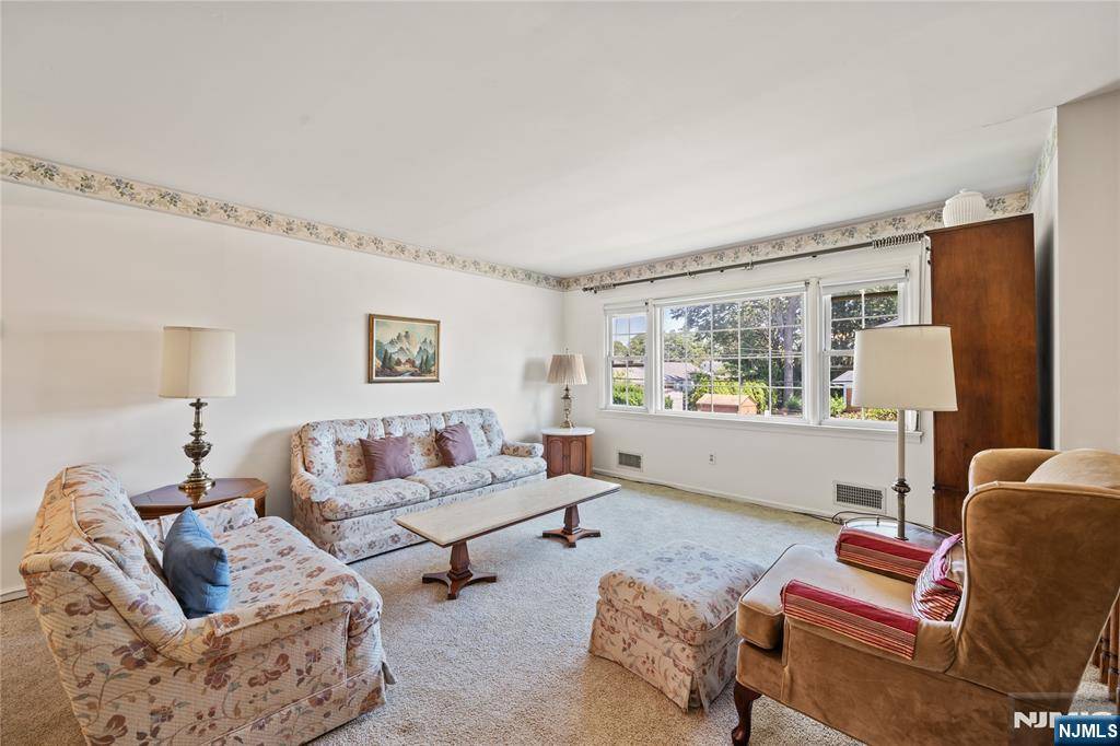 Clifton, NJ 07013,87 Larkspur LN
