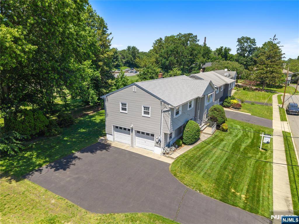 Clifton, NJ 07013,87 Larkspur LN