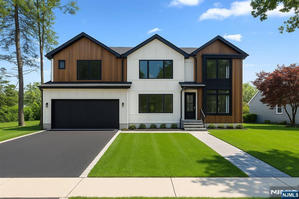 33 Oliver RD, Paramus, NJ 07652