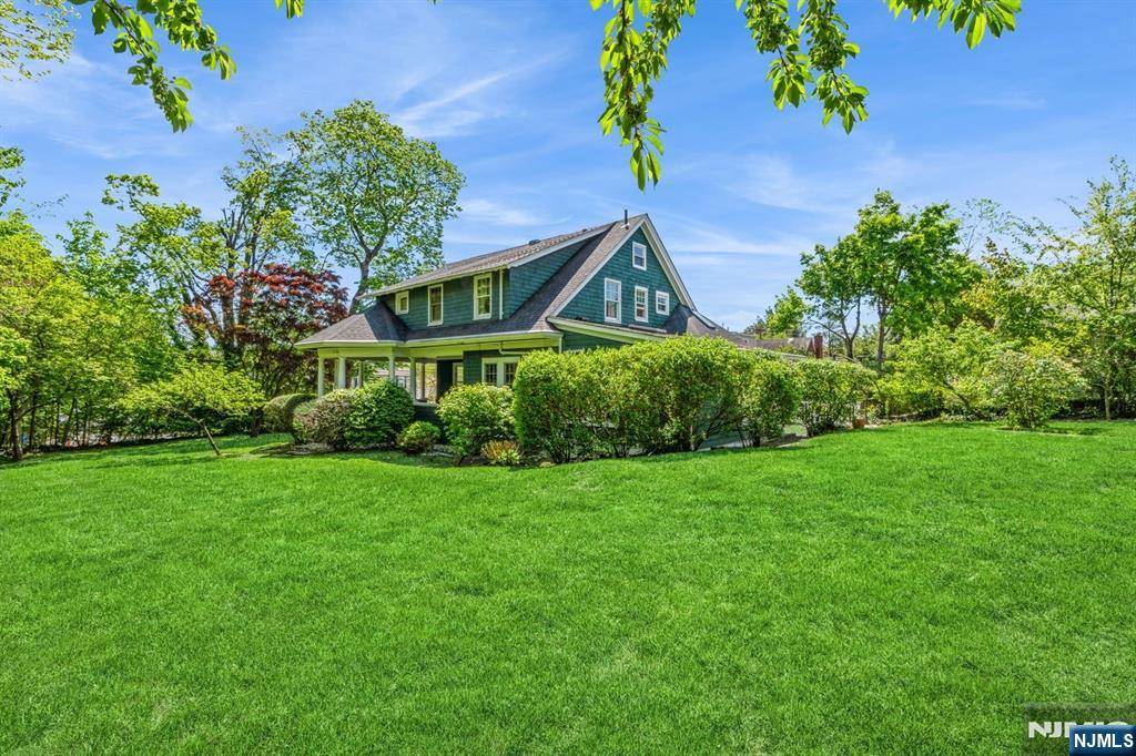 Tenafly, NJ 07670,161 Jefferson AVE