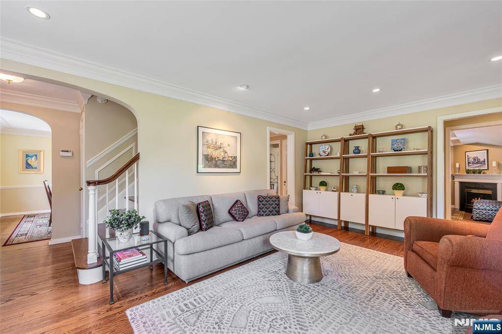 Ridgewood, NJ 07450,194 Bellair RD