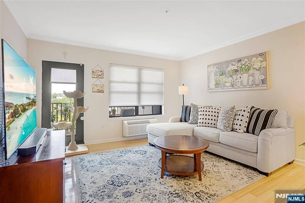 North Bergen, NJ 07047,8915 Bergenwood AVE #14