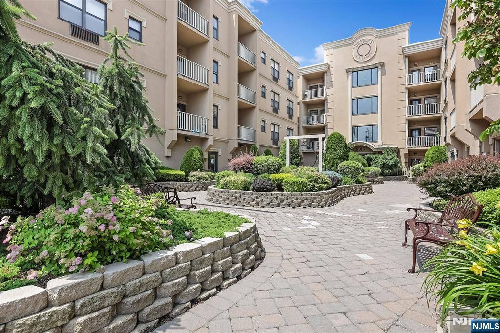 North Bergen, NJ 07047,8915 Bergenwood AVE #14