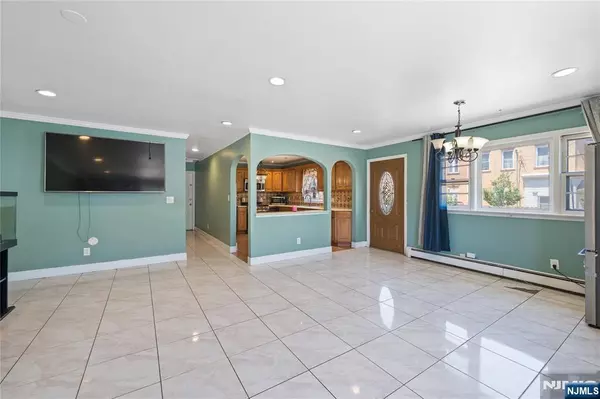 Clifton, NJ 07011,171 Randolph AVE