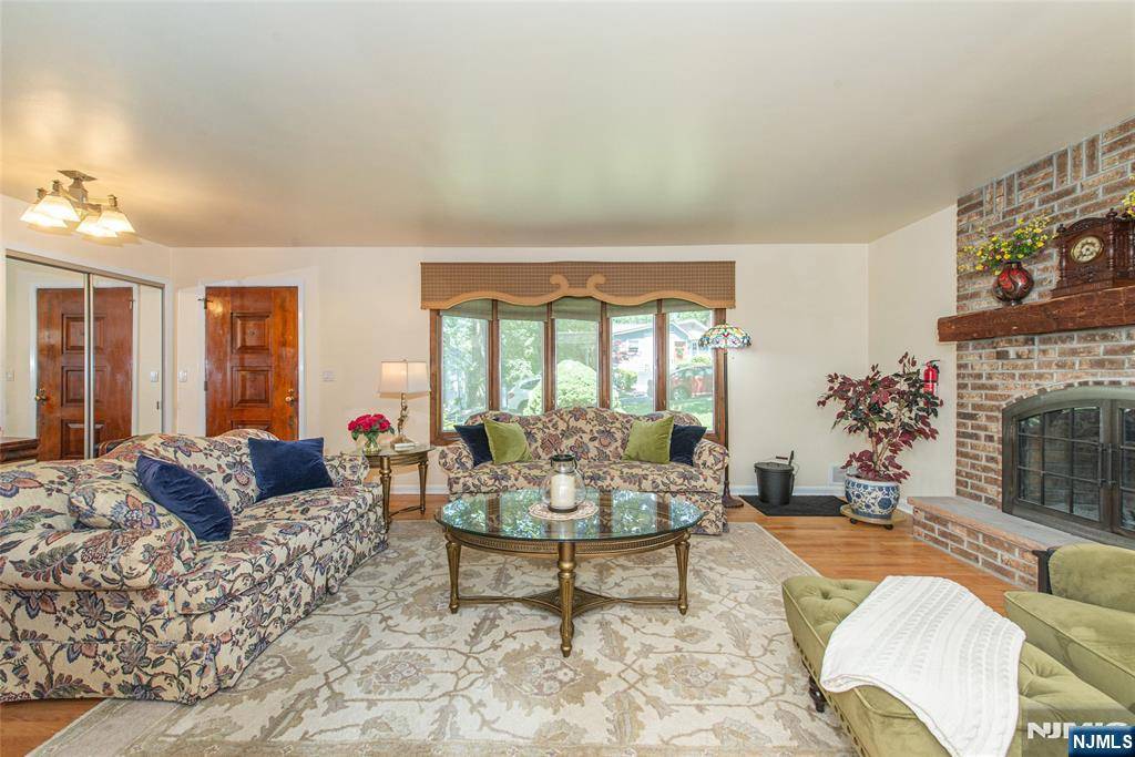 Oradell, NJ 07649,589 Fletcher AVE