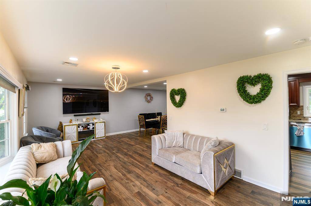 Saddle Brook, NJ 07663,128 Bell AVE