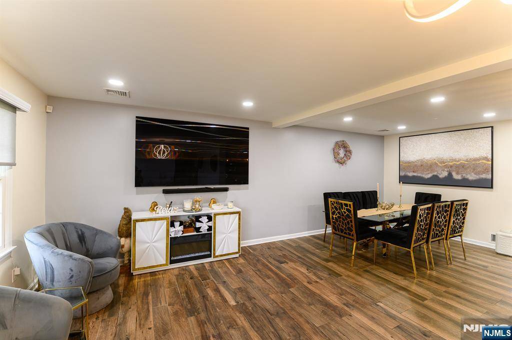 Saddle Brook, NJ 07663,128 Bell AVE