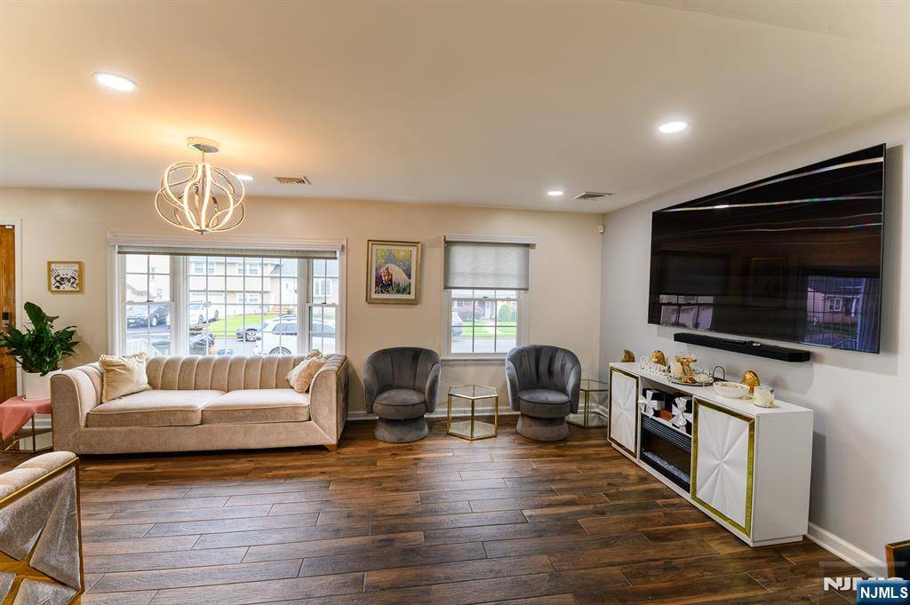 Saddle Brook, NJ 07663,128 Bell AVE