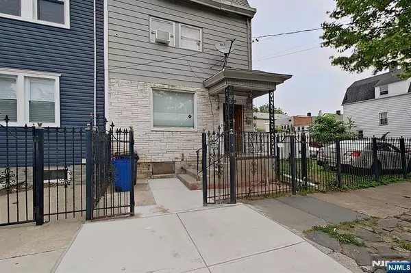 Newark, NJ 07107,299 7th AVE