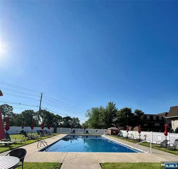 Clifton, NJ 07013,565 Grove #B12