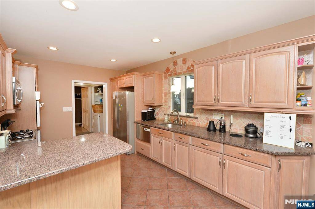 East Rutherford, NJ 07073,39 Mozart ST