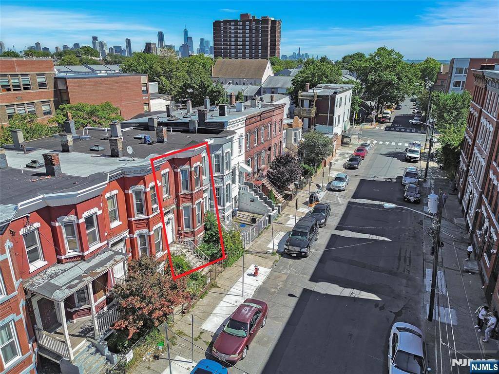 62.5 Oak ST, Jersey City, NJ 07304