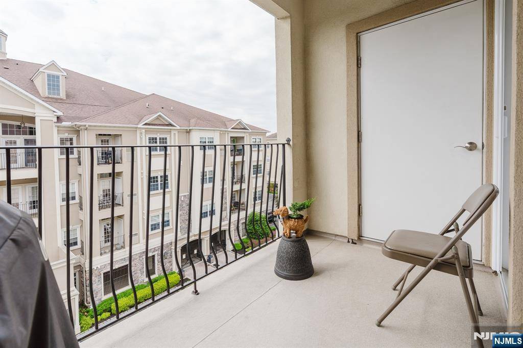 Clifton, NJ 07013,3308 Harcourt RD #455