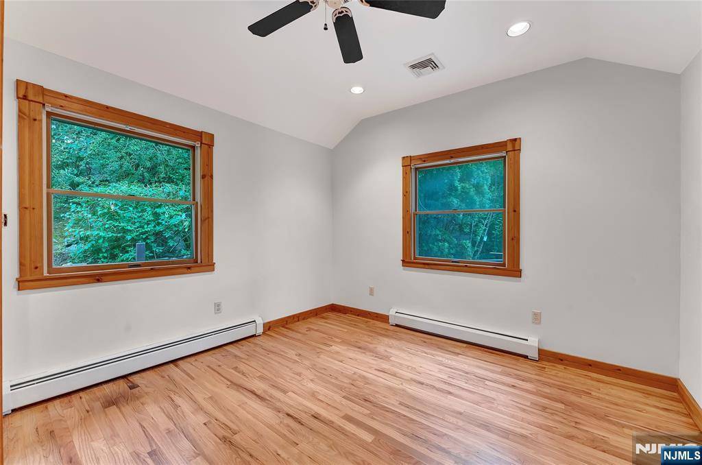 Bloomingdale, NJ 07403,148 Pine Tree RD