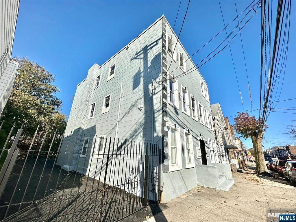 Newark, NJ 07104,192 Ridge ST