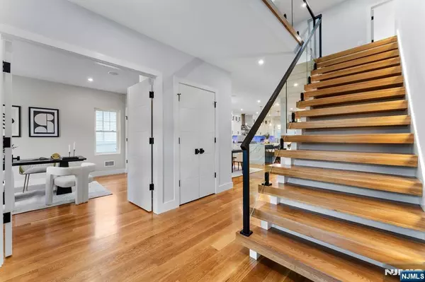 Livingston, NJ 07039,281 Livingston AVE