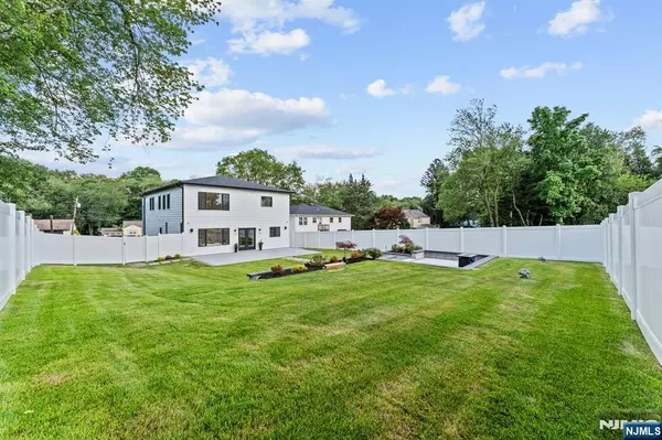 Livingston, NJ 07039,281 Livingston AVE