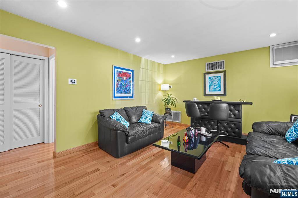 Kearny, NJ 07032,117 Park PL