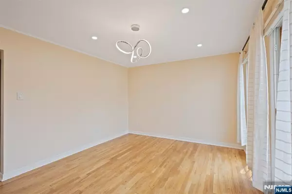 Sayreville, NJ 08859,18 Haven TER