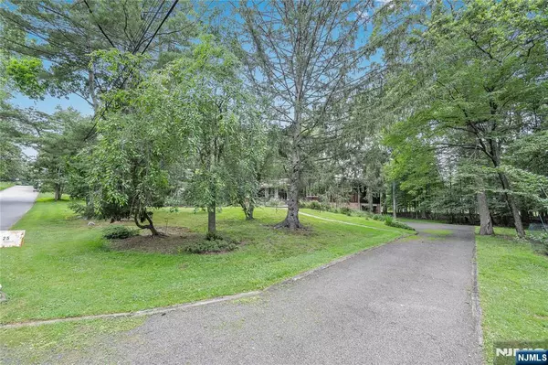 Upper Saddle River, NJ 07458,25 Stevenson LN