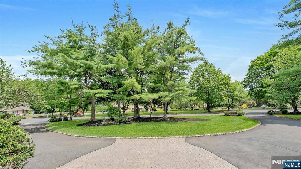 Franklin Lakes, NJ 07417,301 Hopper CT