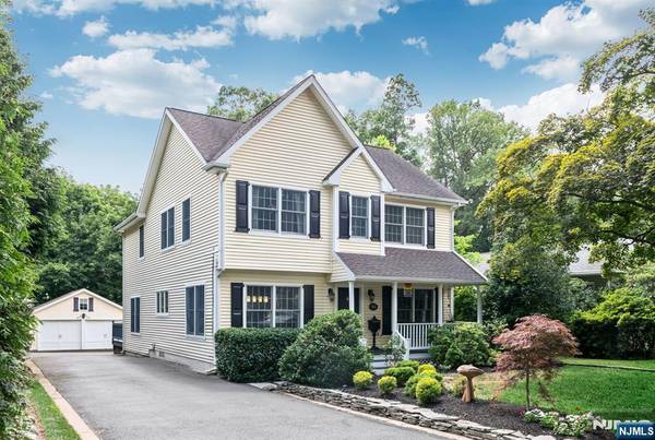 55 Woodland AVE, Allendale, NJ 07401
