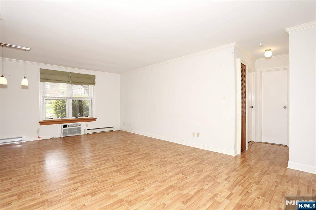 Pompton Lakes, NJ 07442,100 Pierson Miller DR #E2
