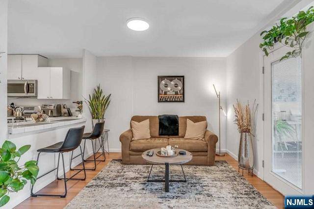 Edgewater, NJ 07020,1203 River RD #20A