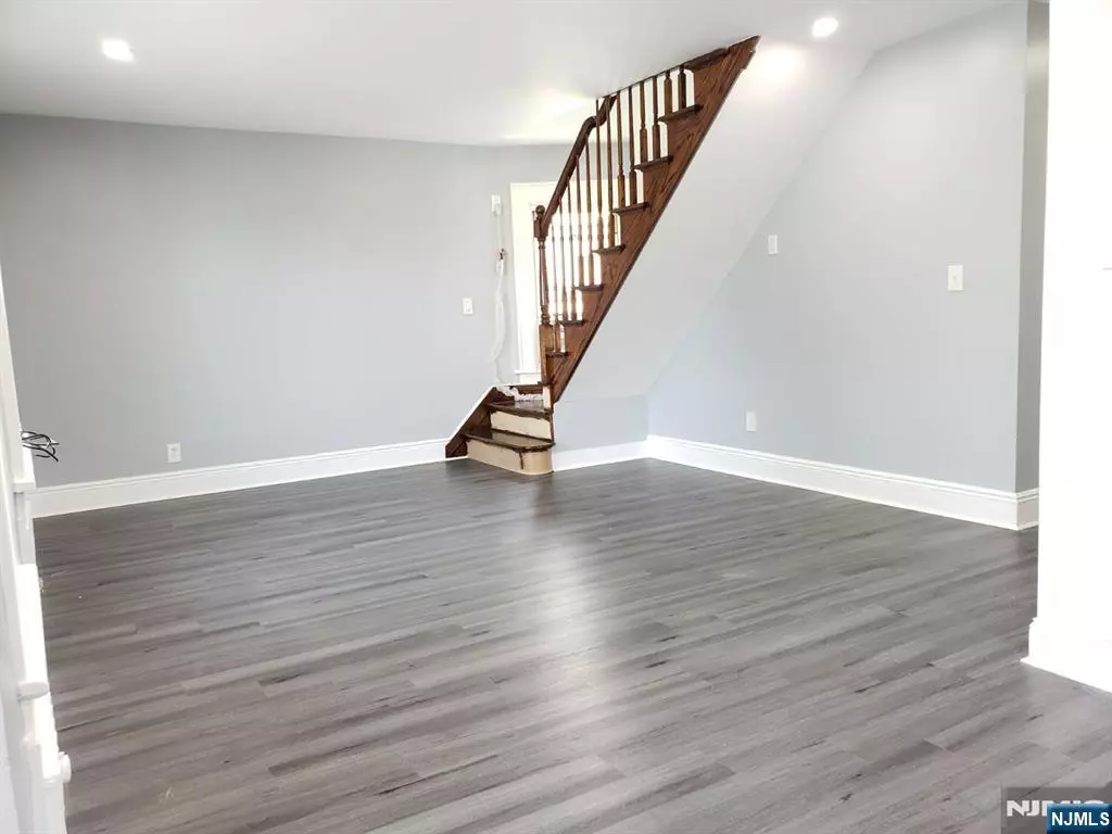 Lyndhurst, NJ 07071,439 Page AVE #2