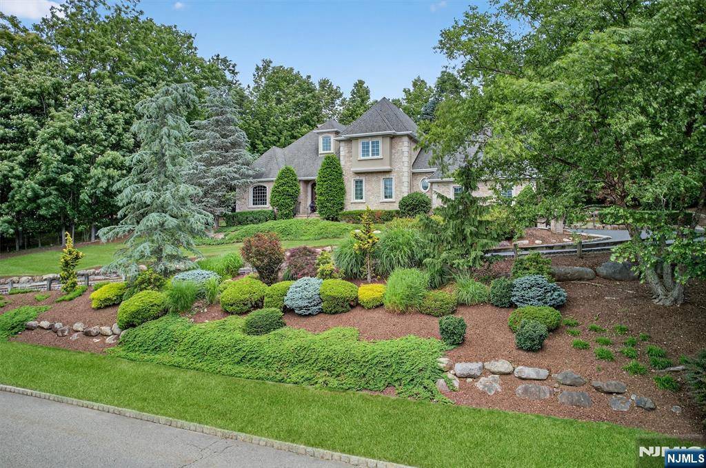 84 Walsh DR, Mahwah, NJ 07430