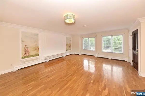 Upper Saddle River, NJ 07458,20 Skymark CT