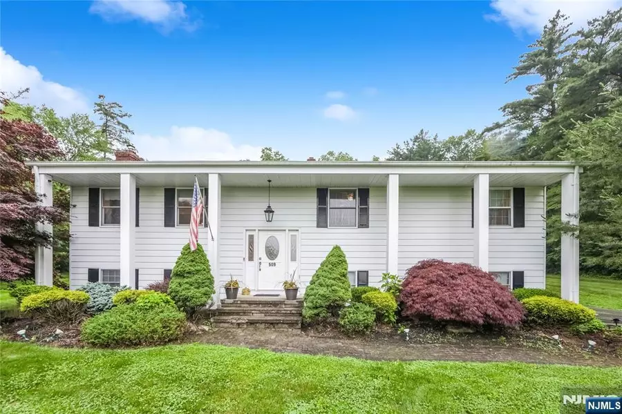 509 Union Valley RD, West Milford, NJ 07435