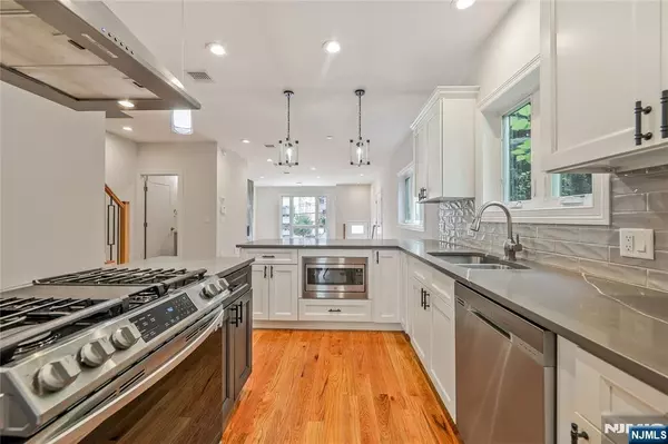 Cliffside Park, NJ 07010,283 Grant AVE