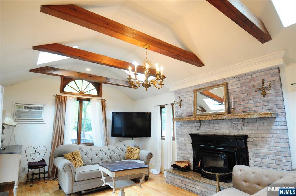New Milford, NJ 07646,335 River RD