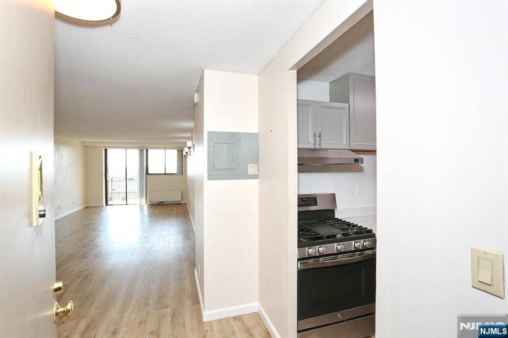 Hackensack, NJ 07601,235 Prospect AVE #7D