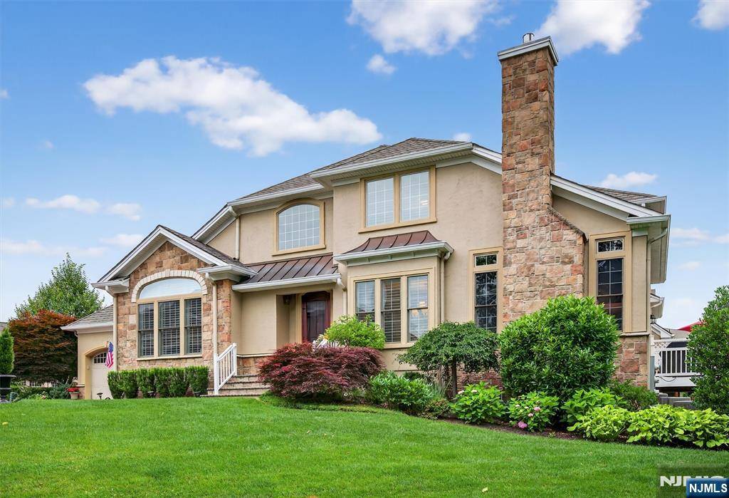 77 Windsor LN, Ramsey, NJ 07446