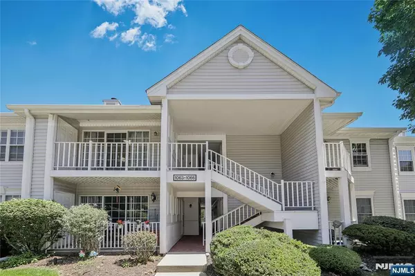 1066 Ash DR, Mahwah, NJ 07430