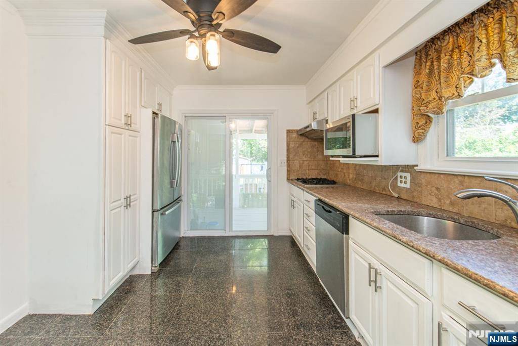 Pompton Lakes, NJ 07442,445 Lakeside