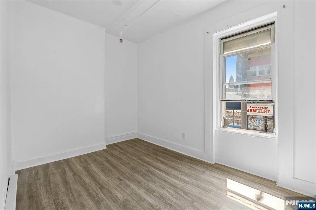 Paterson, NJ 07505,275 Main ST #3
