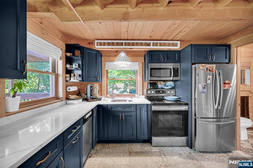 West Milford, NJ 07421,116 Point Breeze DR