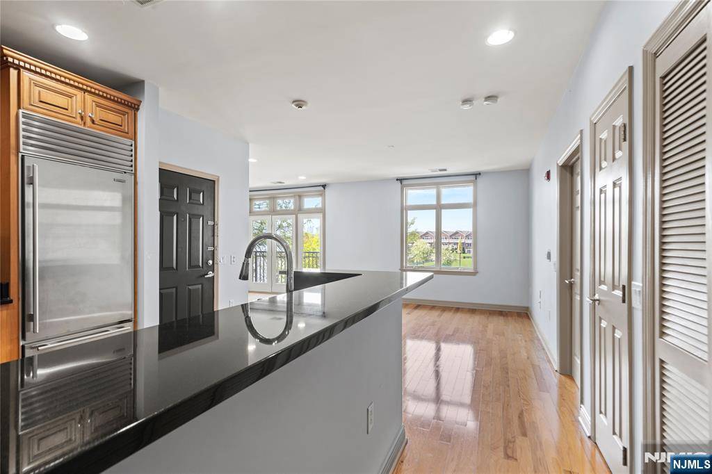 7400 River RD #204, North Bergen, NJ 07047