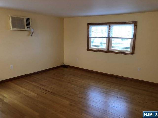 Lyndhurst, NJ 07071,361 Sanford AVE #2