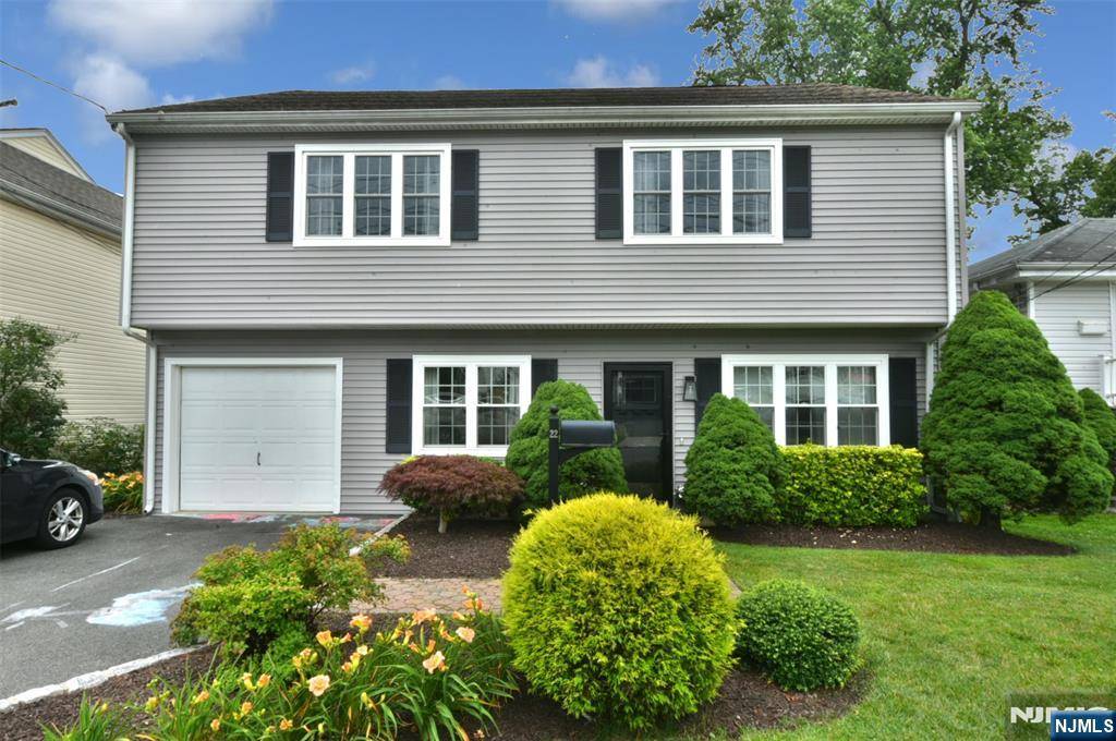 22 Grove ST, Waldwick, NJ 07463