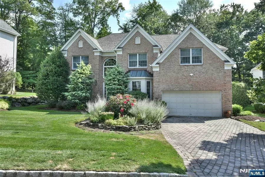 39 Stonewall CT, Woodcliff Lake, NJ 07677