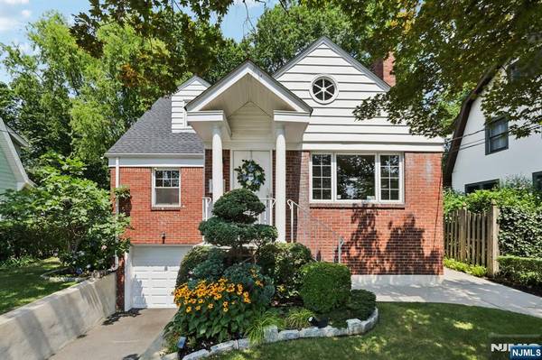 323 E Oakdene AVE, Leonia, NJ 07605